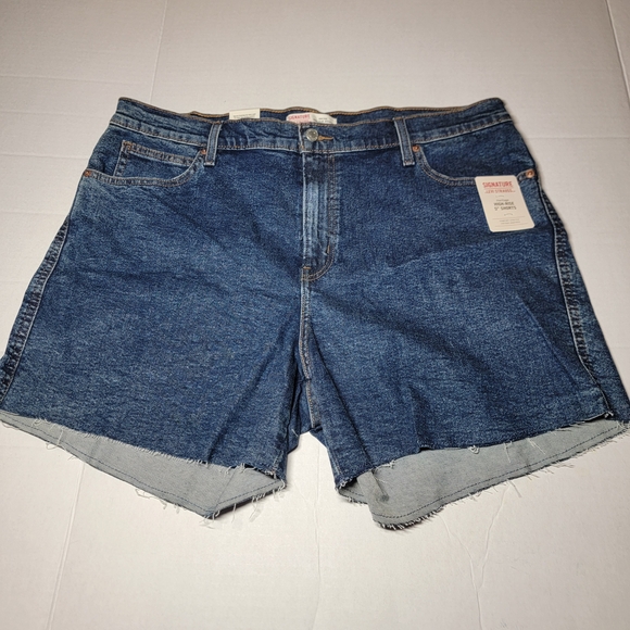Levi's Classic Blue Jean High Rise Shorts Size 18 - Picture 1 of 10